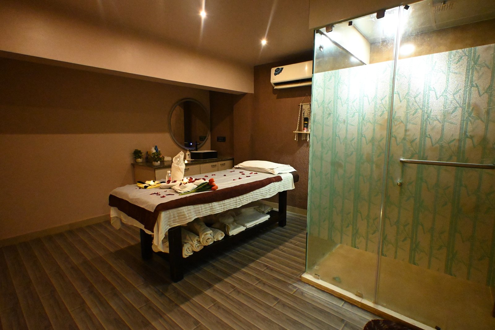 spa in Hadapsar, Pune