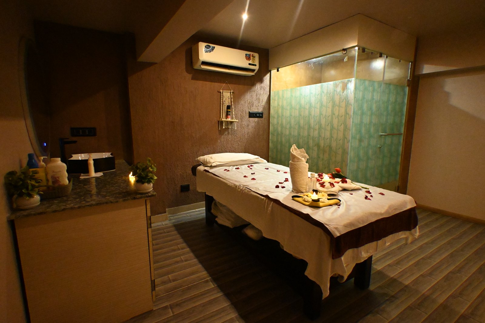 spa in Hadapsar, Pune