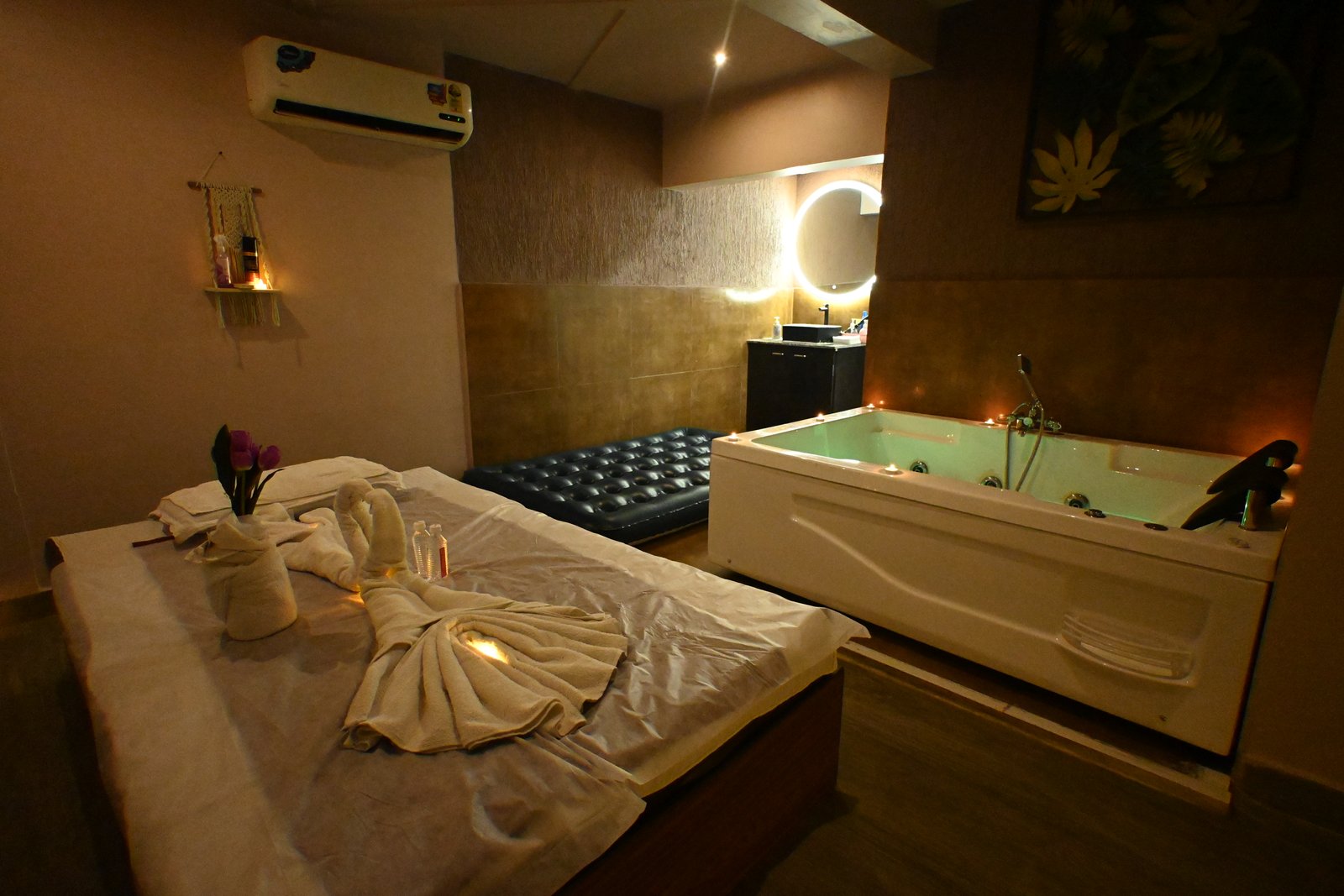 spa in Hadapsar, Pune